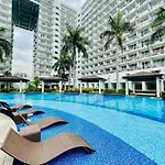 Icy Suite At Shell Residences Near Moa And Naia